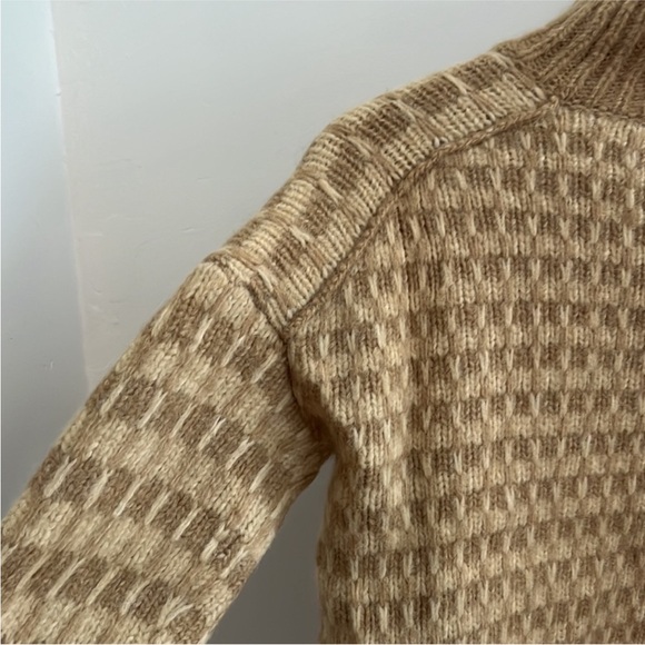 Everlane checkered cloud turtleneck in cream - XS/S - Picture 4 of 8